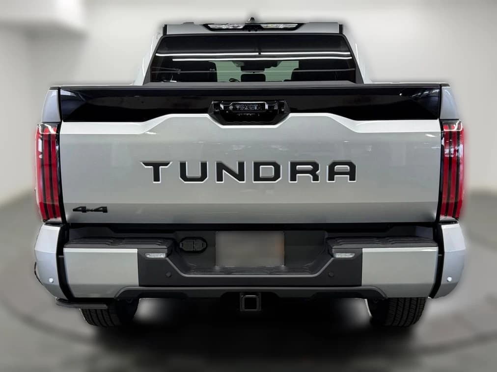 Toyota Tundra 4WD Platinum CrewMax 5.5' Bed (Natl) 2026 — side view