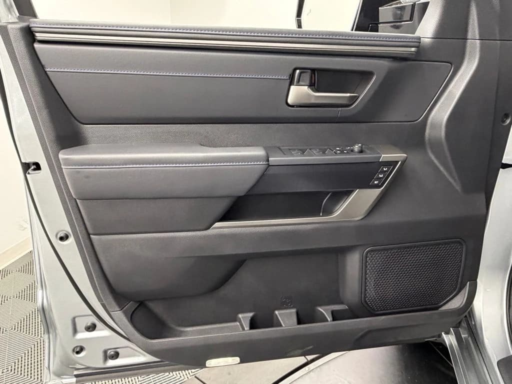 Toyota Tundra 4WD Platinum CrewMax 5.5' Bed (Natl) 2026 — side view