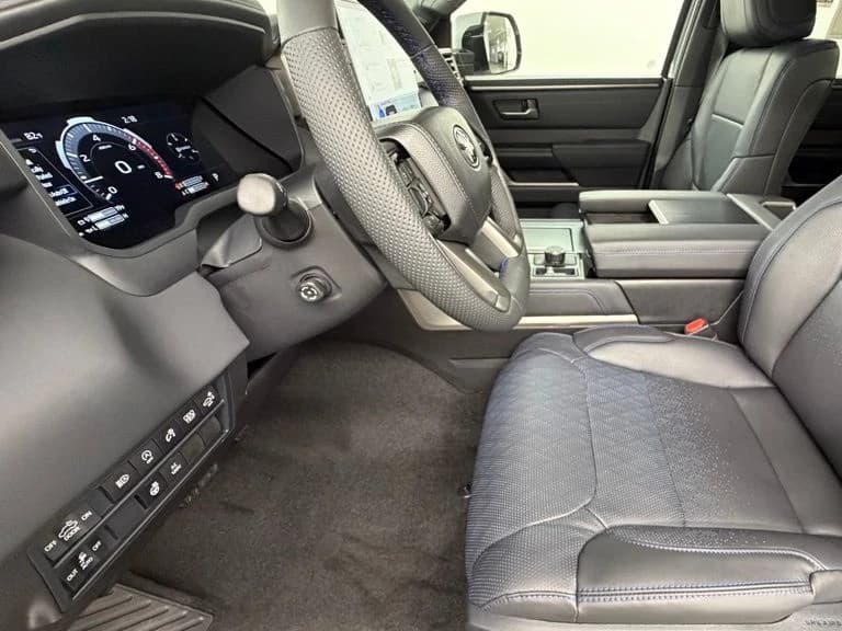 Toyota Tundra 4WD Platinum CrewMax 5.5' Bed (Natl) 2026 — side view