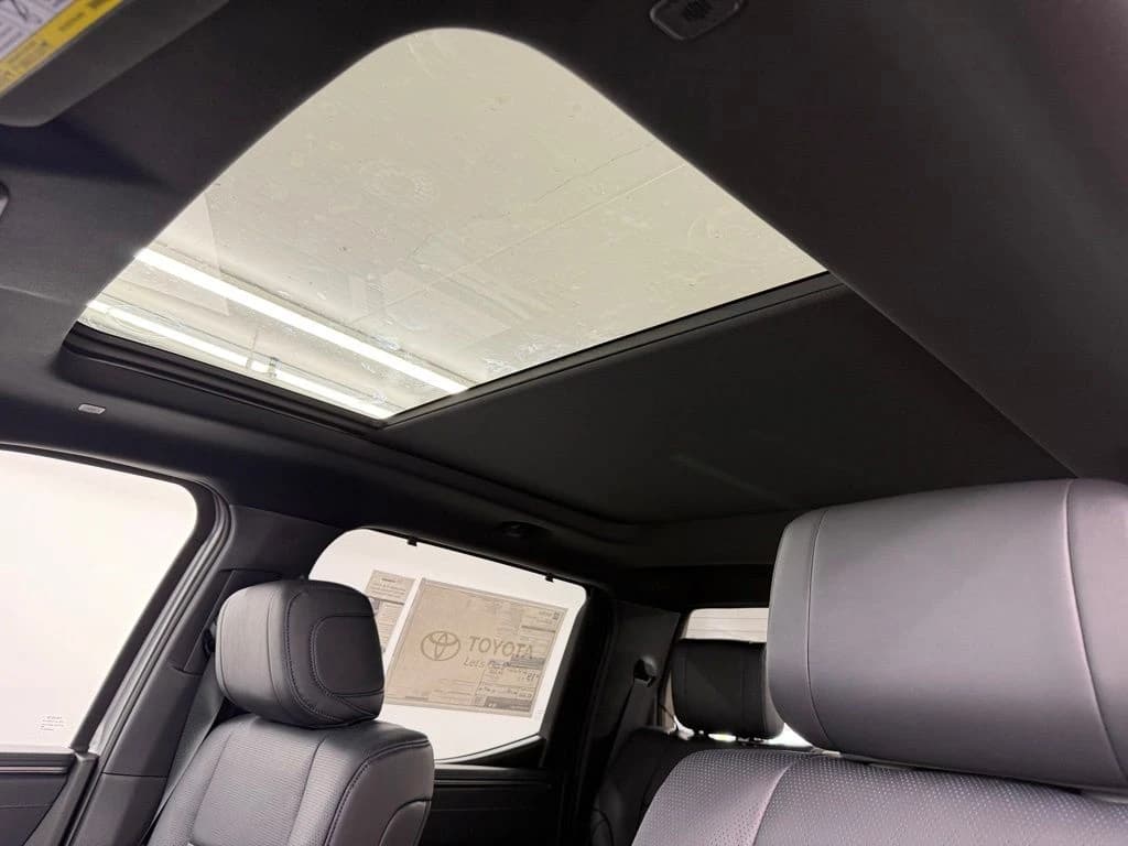 Toyota Tundra 4WD Platinum CrewMax 5.5' Bed (Natl) 2026 — side view