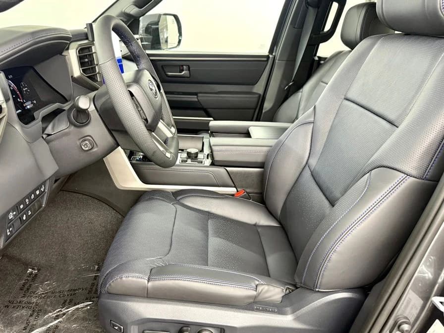 Toyota Tundra 4WD Platinum CrewMax 5.5' Bed (Natl) 2026 — side view