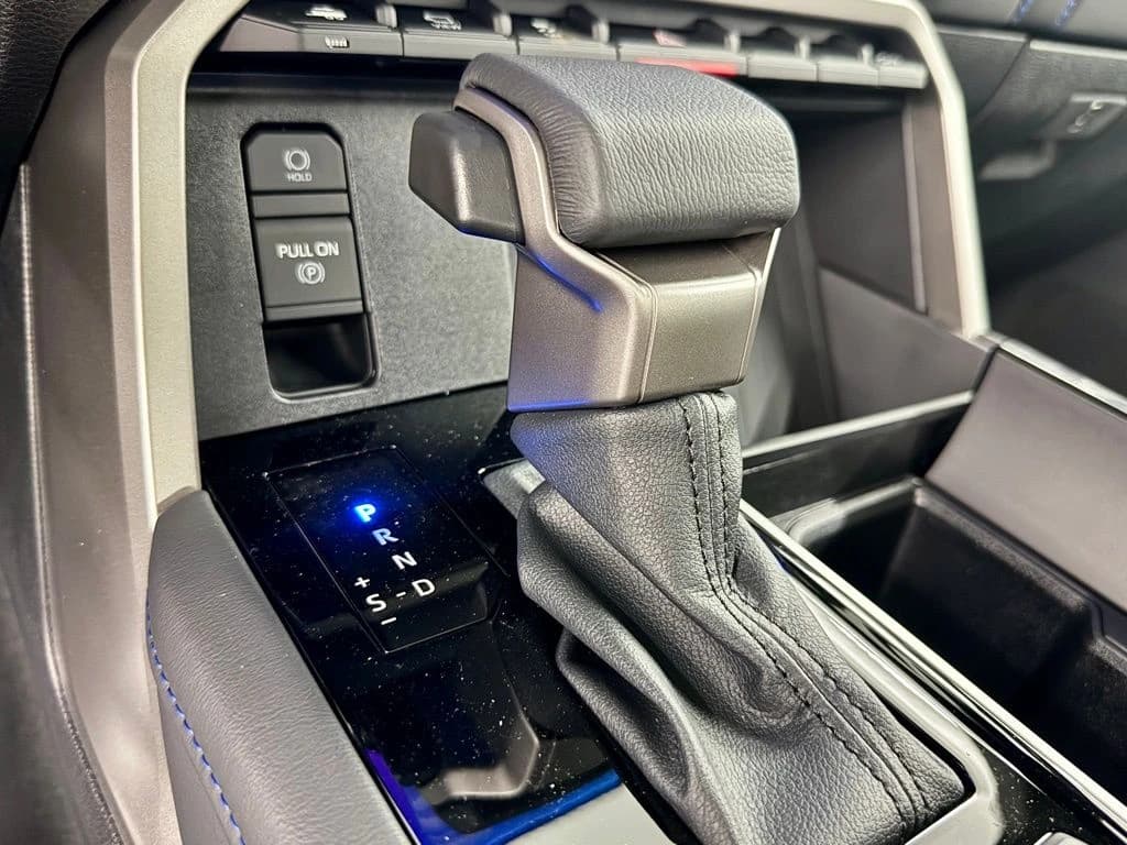 Toyota Tundra 4WD Platinum CrewMax 5.5' Bed (Natl) 2026 — side view