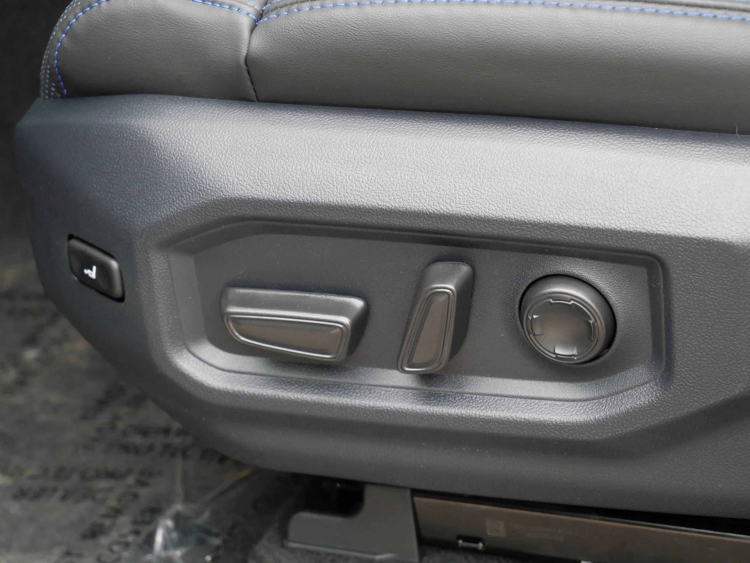 Toyota Tundra 4WD Platinum CrewMax 6.5' Bed (Natl) 2026 — side view