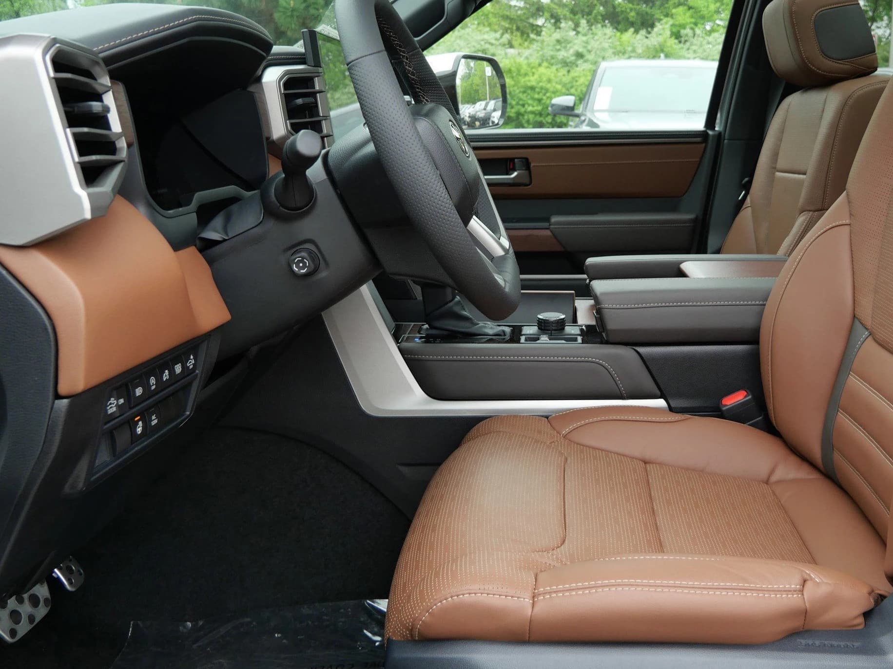 Toyota Tundra 4WD Platinum CrewMax 6.5' Bed (Natl) 2026 — side view