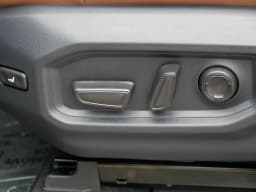 Toyota Tundra 4WD Platinum CrewMax 6.5' Bed (Natl) 2026 — side view
