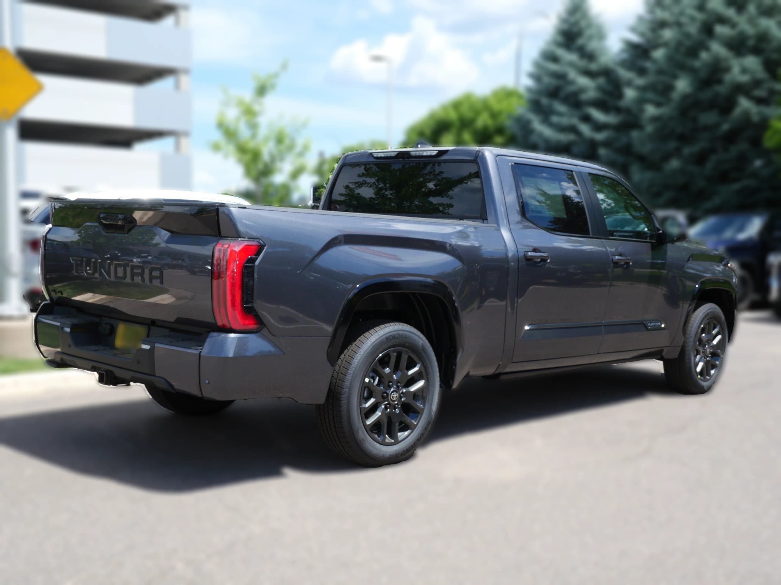 Toyota Tundra 4WD Platinum CrewMax 6.5' Bed (Natl) 2026 — side view