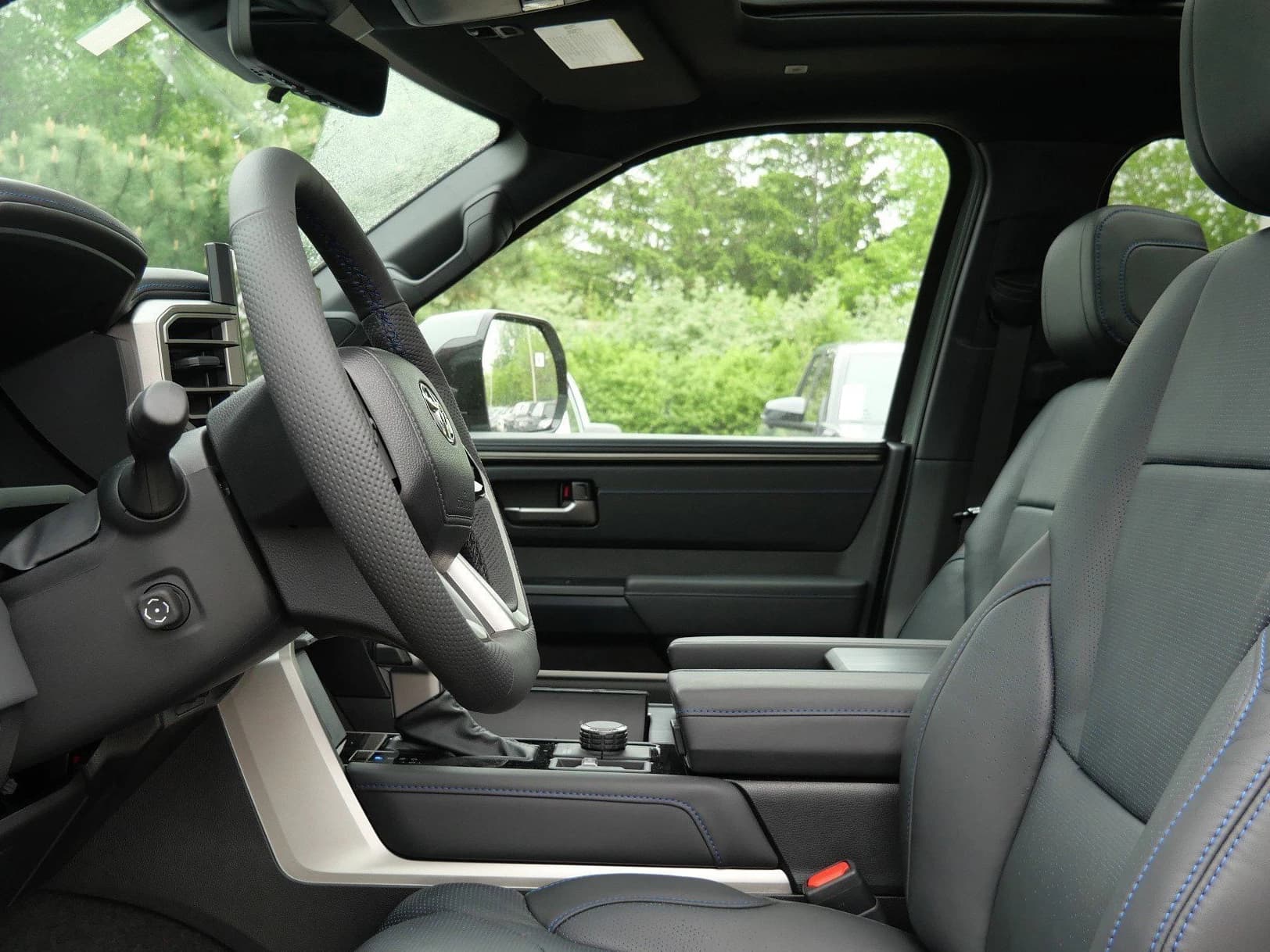 Toyota Tundra 4WD Platinum CrewMax 6.5' Bed (Natl) 2026 — side view