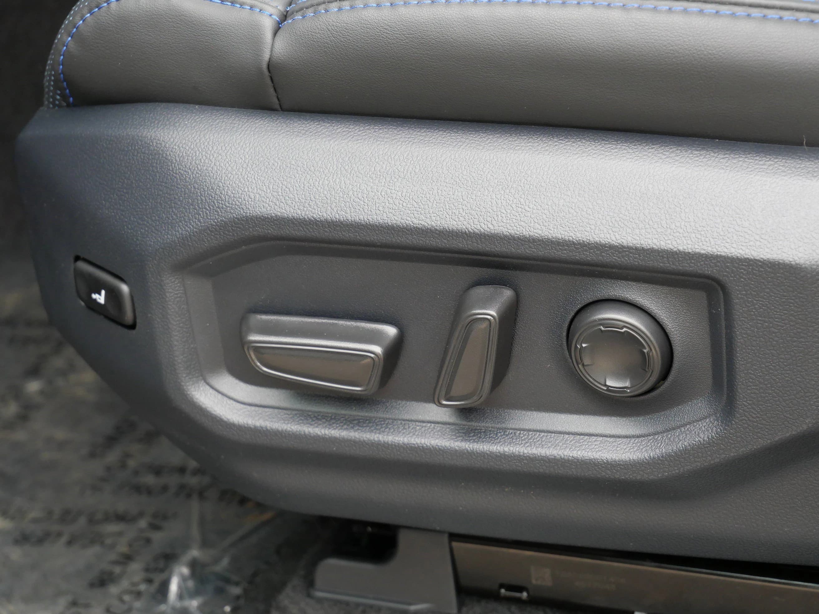 Toyota Tundra 4WD Platinum CrewMax 6.5' Bed (Natl) 2026 — side view