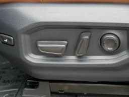 Toyota Tundra 4WD Platinum CrewMax 6.5' Bed (Natl) 2026 — side view