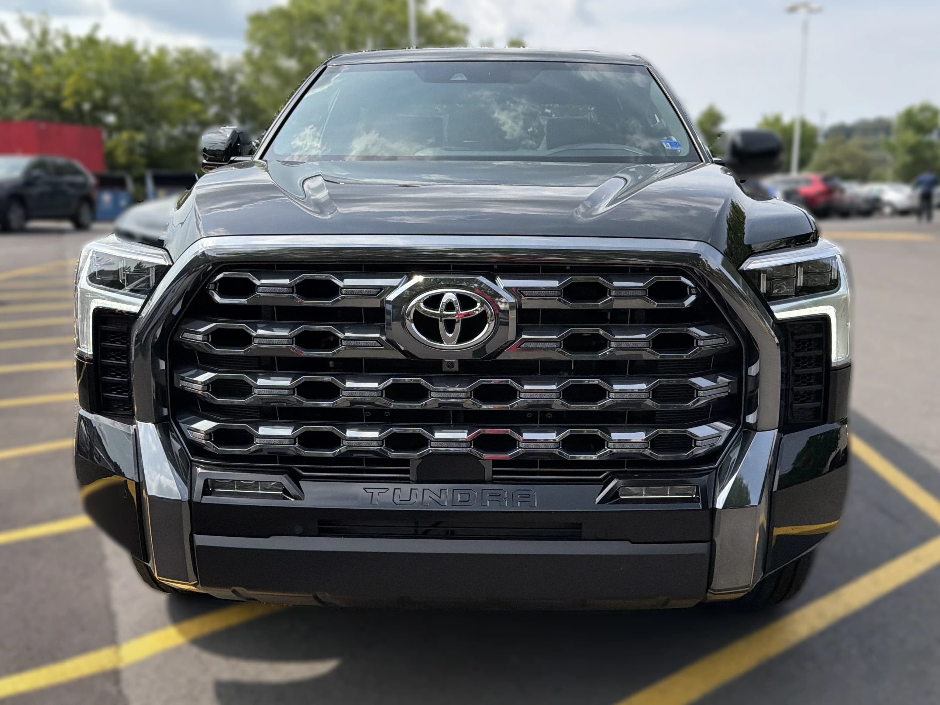 Toyota Tundra 4WD Platinum CrewMax 6.5' Bed (Natl) 2026 — side view