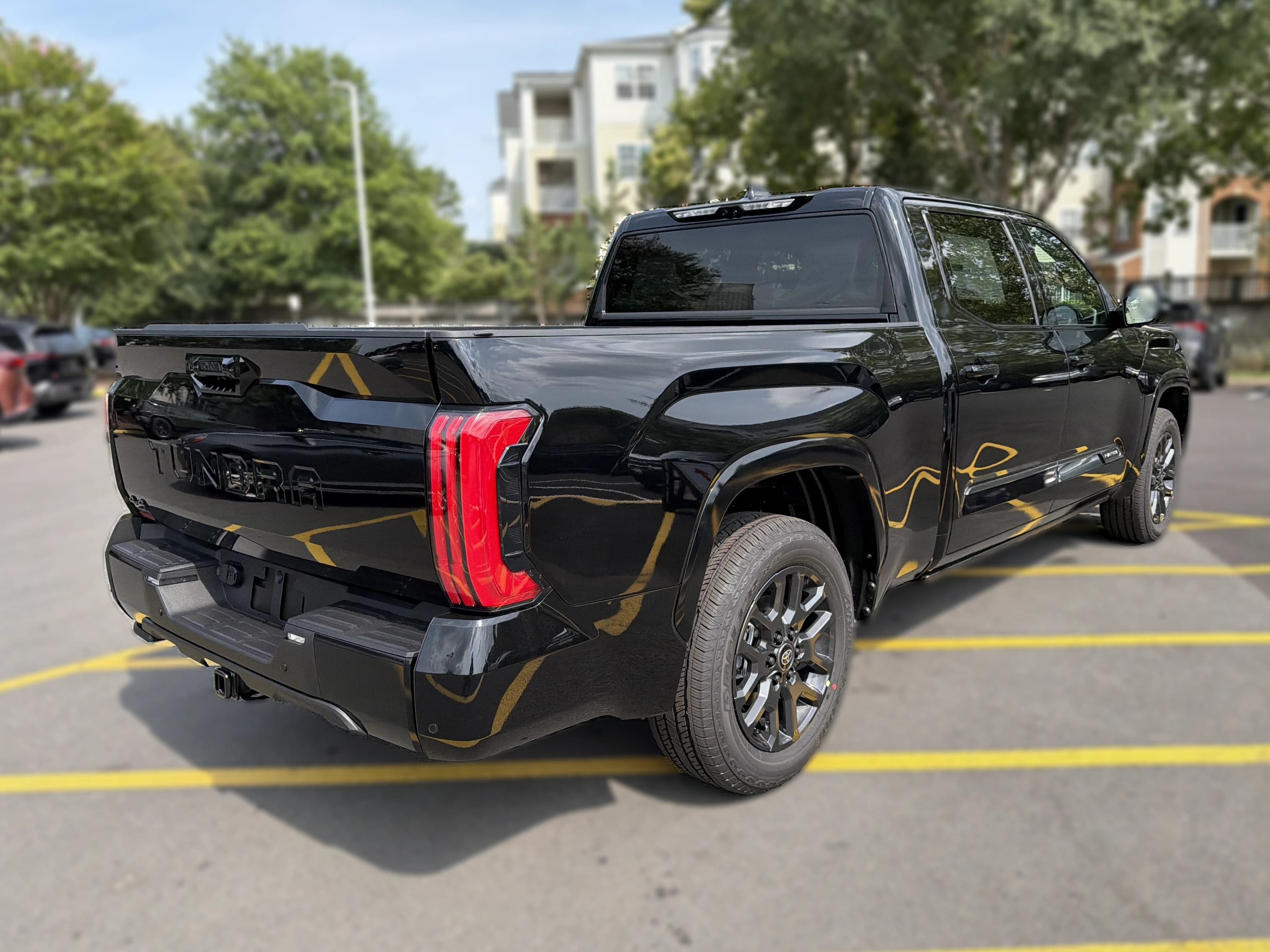 Toyota Tundra 4WD Platinum CrewMax 6.5' Bed (Natl) 2026 — side view