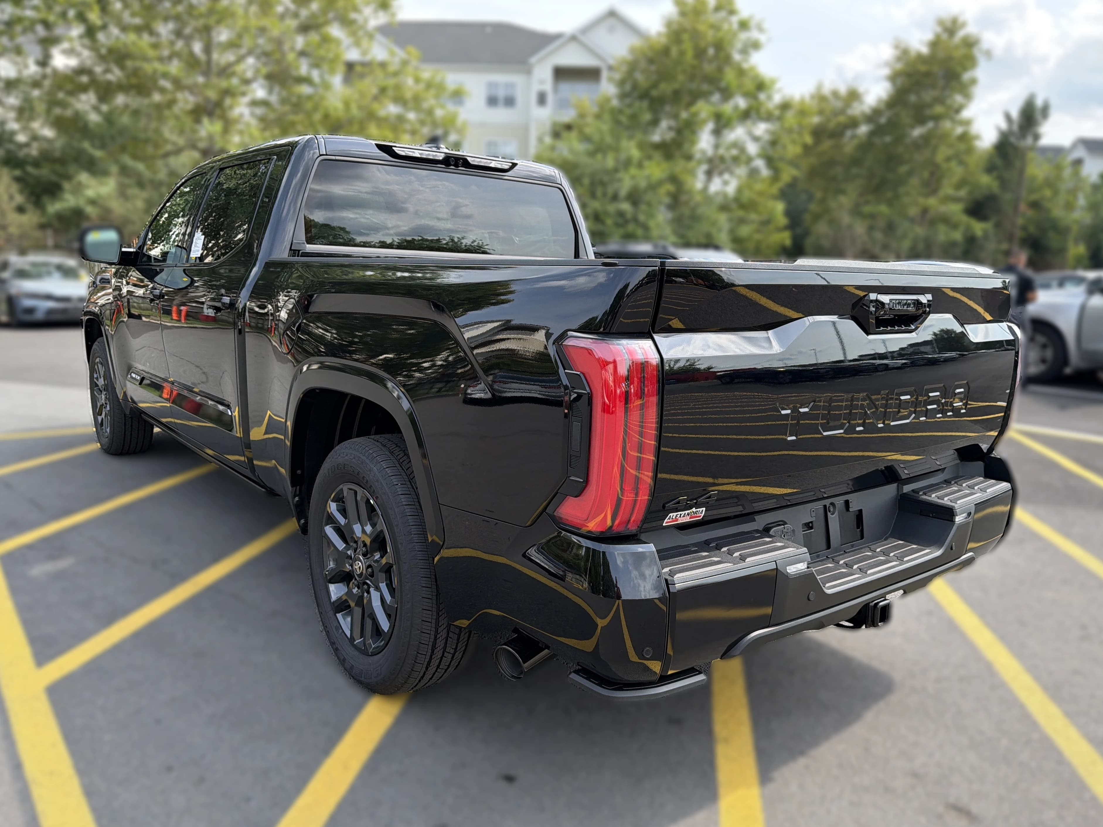 Toyota Tundra 4WD Platinum CrewMax 6.5' Bed (Natl) 2026 — side view