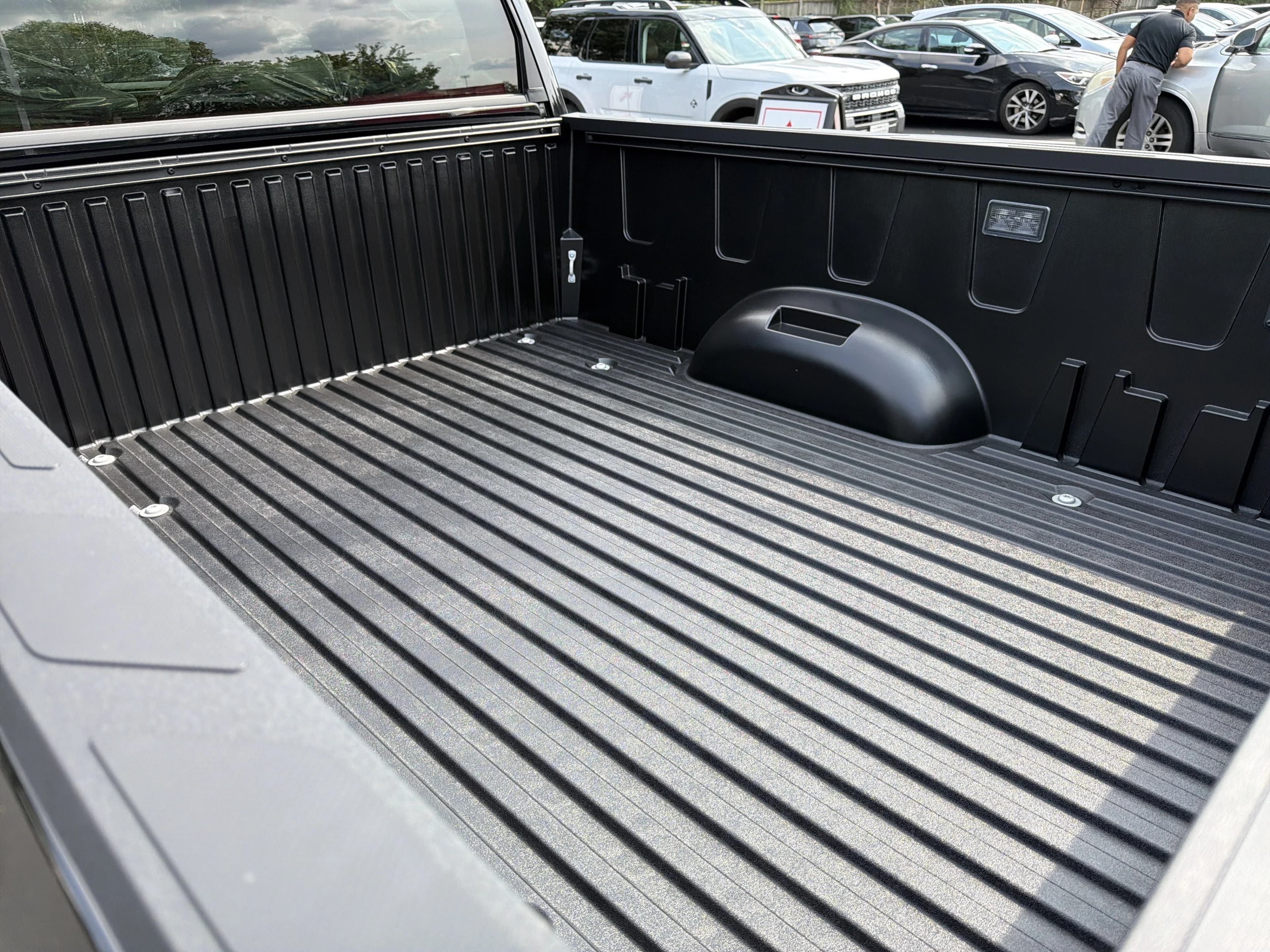 Toyota Tundra 4WD Platinum CrewMax 6.5' Bed (Natl) 2026 — side view
