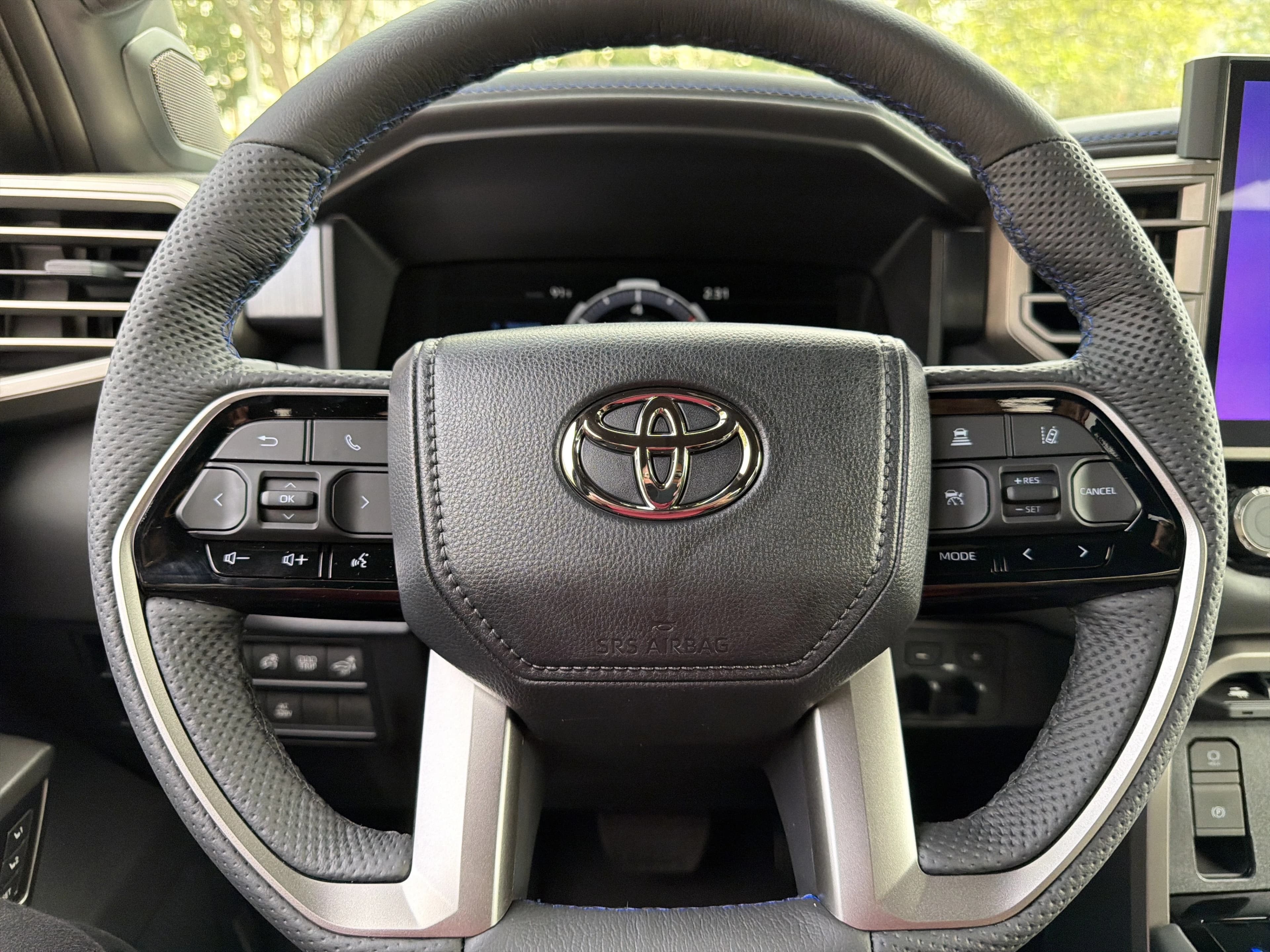 Toyota Tundra 4WD Platinum CrewMax 6.5' Bed (Natl) 2026 — side view