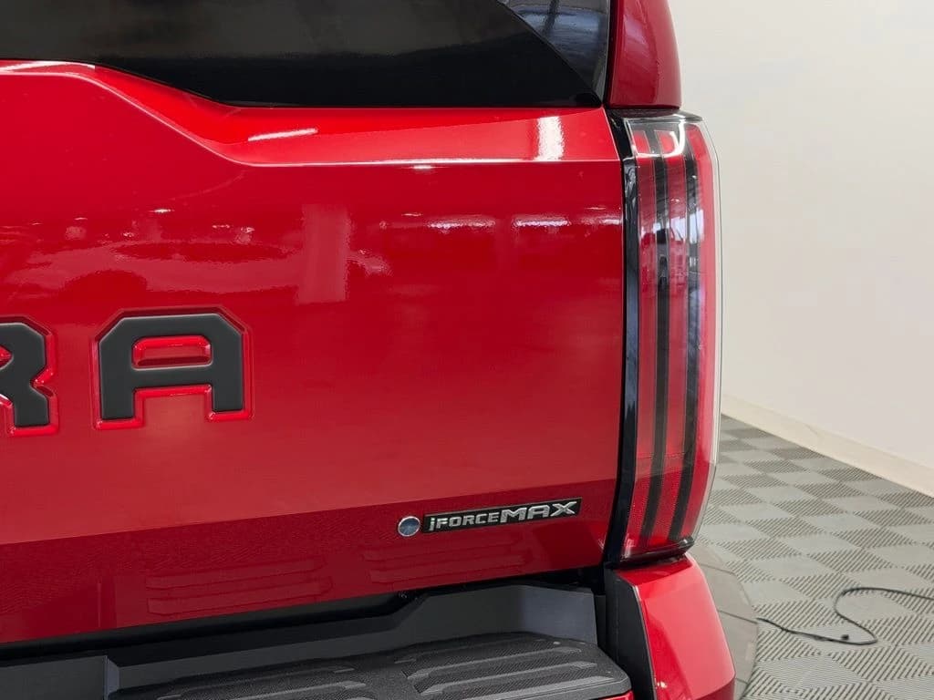 Toyota Tundra 4WD Platinum Hybrid CrewMax 5.5' Bed (Natl) 2026 — side view