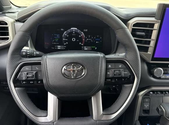 Toyota Tundra 4WD Platinum Hybrid CrewMax 5.5' Bed (Natl) 2026 — side view