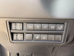 Toyota Tundra 4WD Platinum Hybrid CrewMax 5.5' Bed (Natl) 2026 — side view