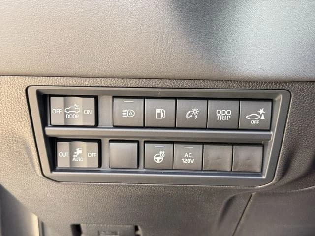 Toyota Tundra 4WD Platinum Hybrid CrewMax 5.5' Bed (Natl) 2026 — side view