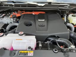 Toyota Tundra 4WD Platinum Hybrid CrewMax 5.5' Bed (Natl) 2026 — side view
