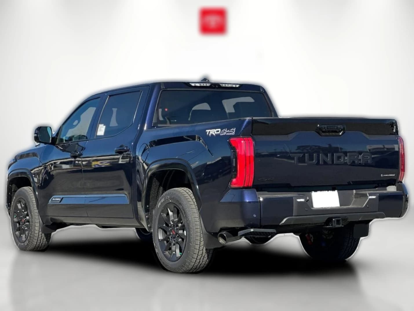 Toyota Tundra 4WD Platinum Hybrid CrewMax 5.5' Bed (Natl) 2026 — side view
