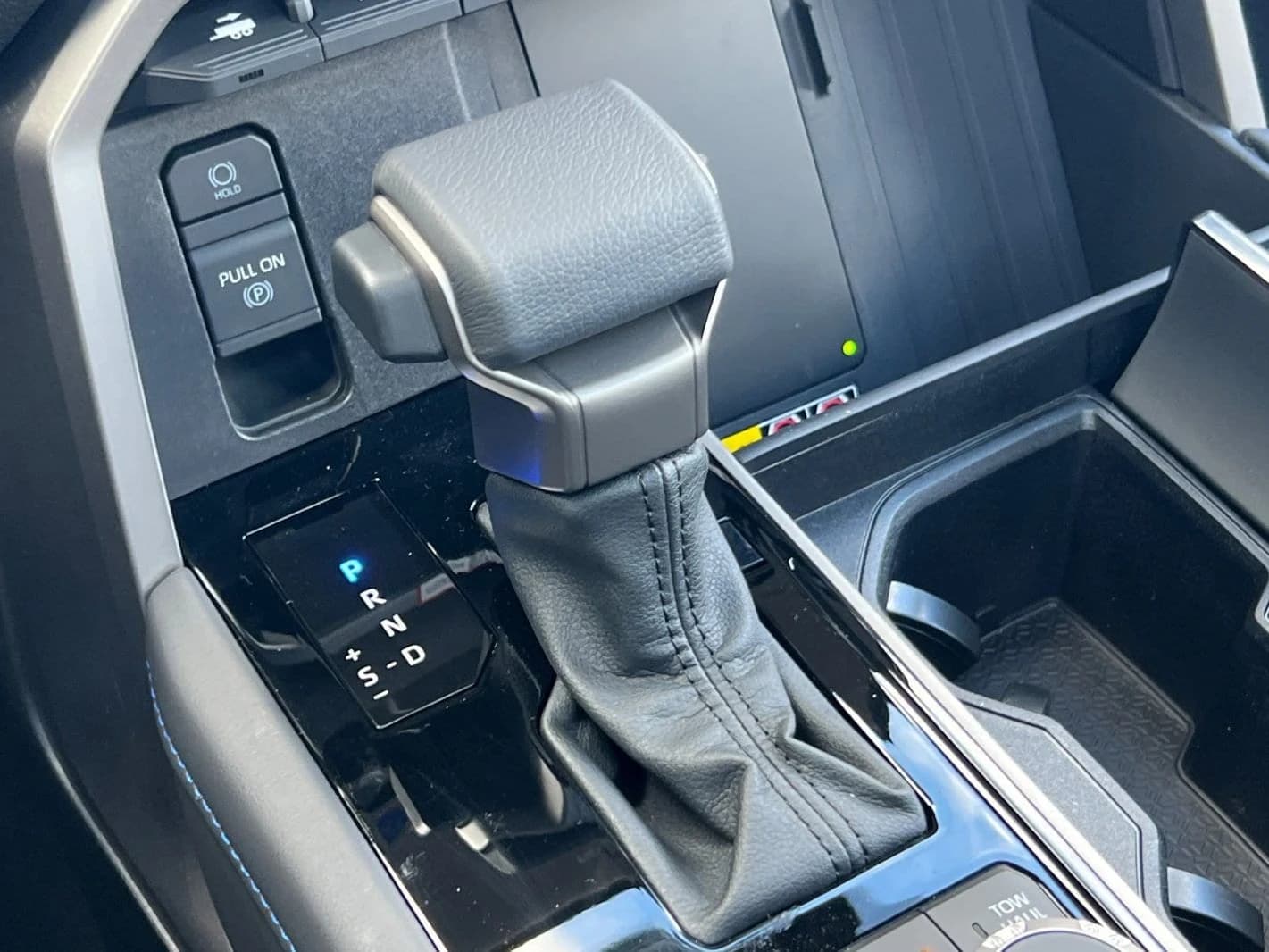 Toyota Tundra 4WD Platinum Hybrid CrewMax 5.5' Bed (Natl) 2026 — side view