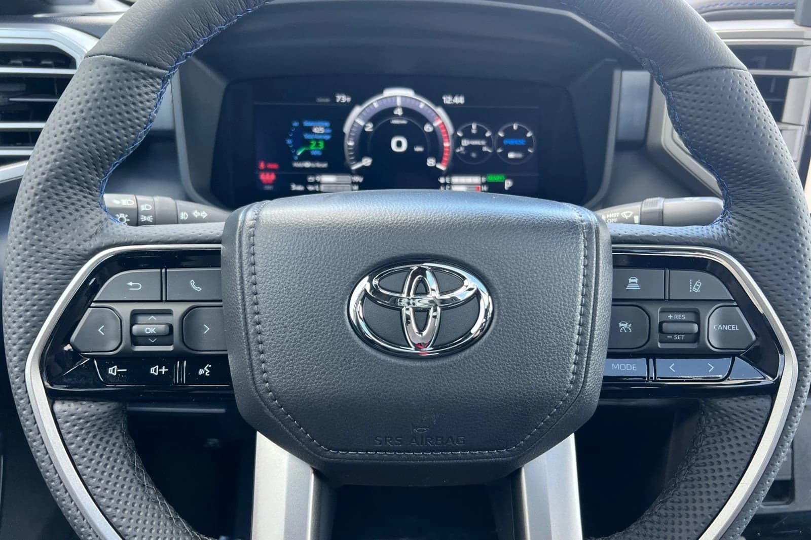 Toyota Tundra 4WD Platinum Hybrid CrewMax 5.5' Bed (Natl) 2026 — side view