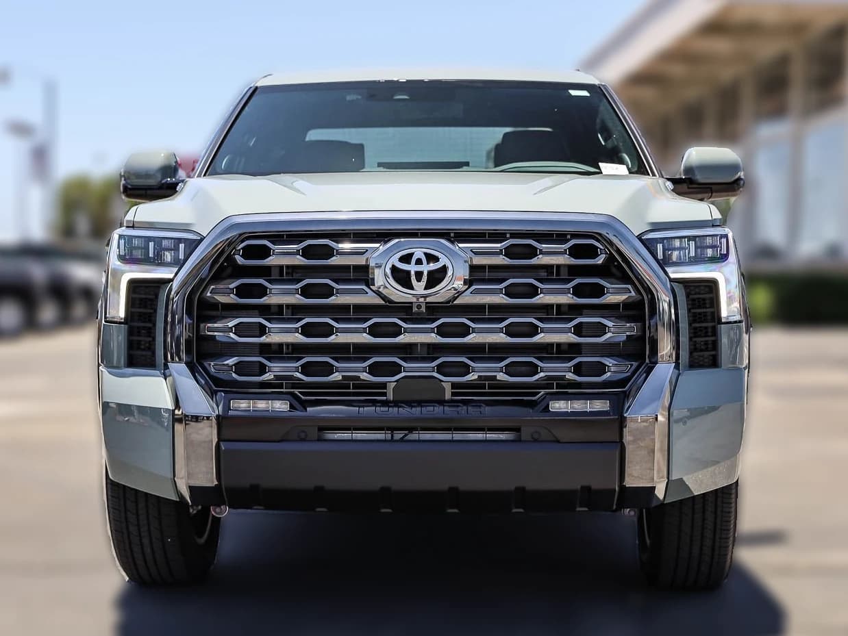 Toyota Tundra 4WD Platinum Hybrid CrewMax 5.5' Bed (Natl) 2026 — side view