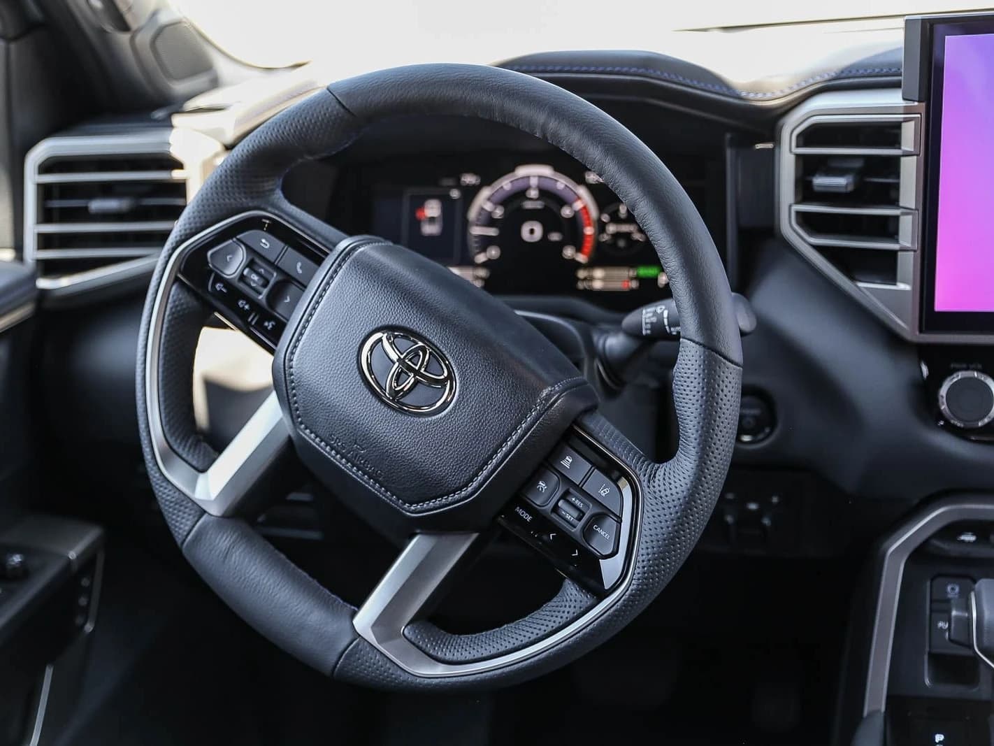 Toyota Tundra 4WD Platinum Hybrid CrewMax 5.5' Bed (Natl) 2026 — side view