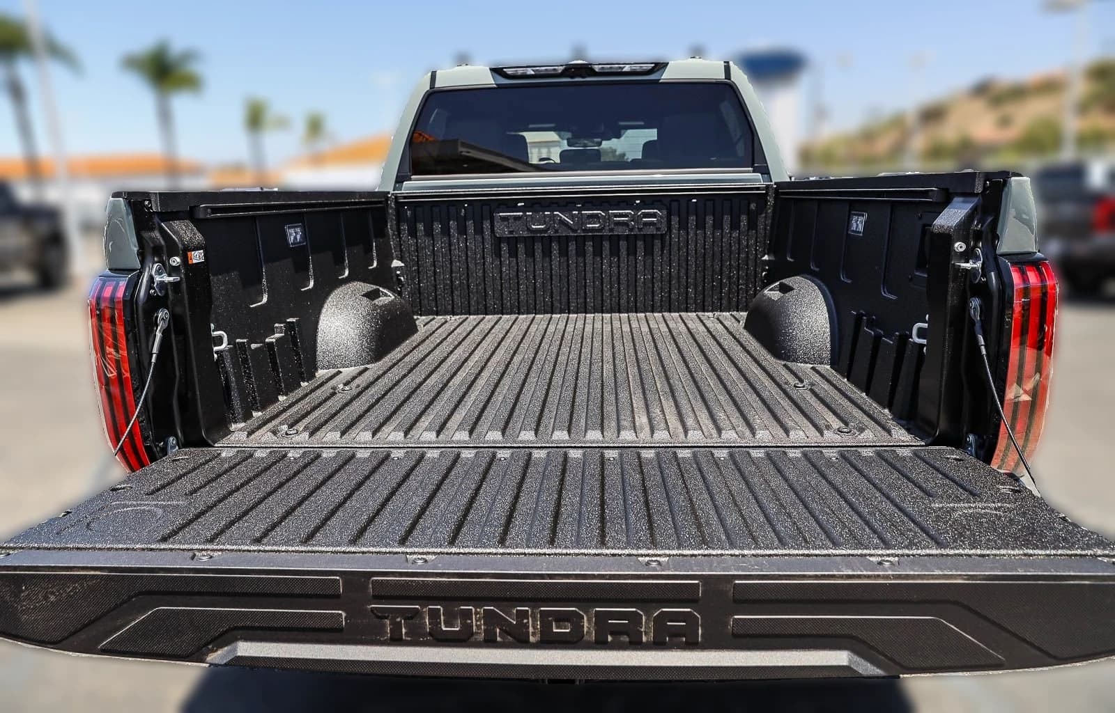 Toyota Tundra 4WD Platinum Hybrid CrewMax 5.5' Bed (Natl) 2026 — side view