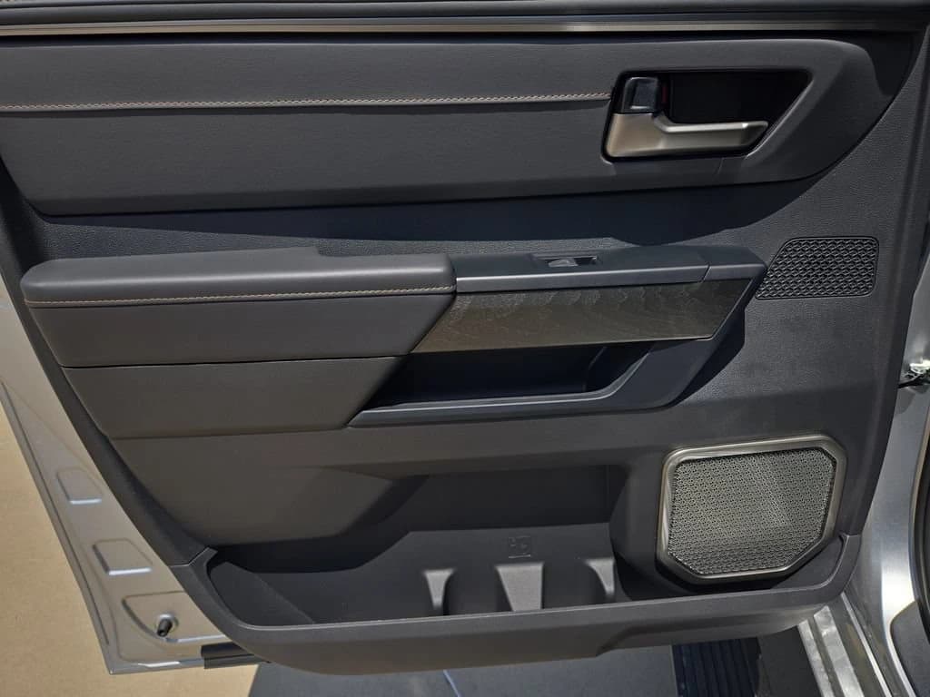 Toyota Tundra 4WD Capstone Hybrid CrewMax 5.5' Bed (Natl) 2026 — side view