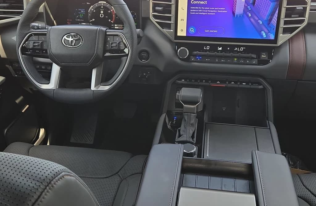 Toyota Tundra 4WD Capstone Hybrid CrewMax 5.5' Bed (Natl) 2026 — side view