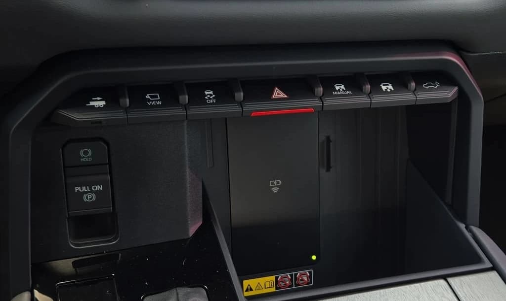 Toyota Tundra 4WD Capstone Hybrid CrewMax 5.5' Bed (Natl) 2026 — side view