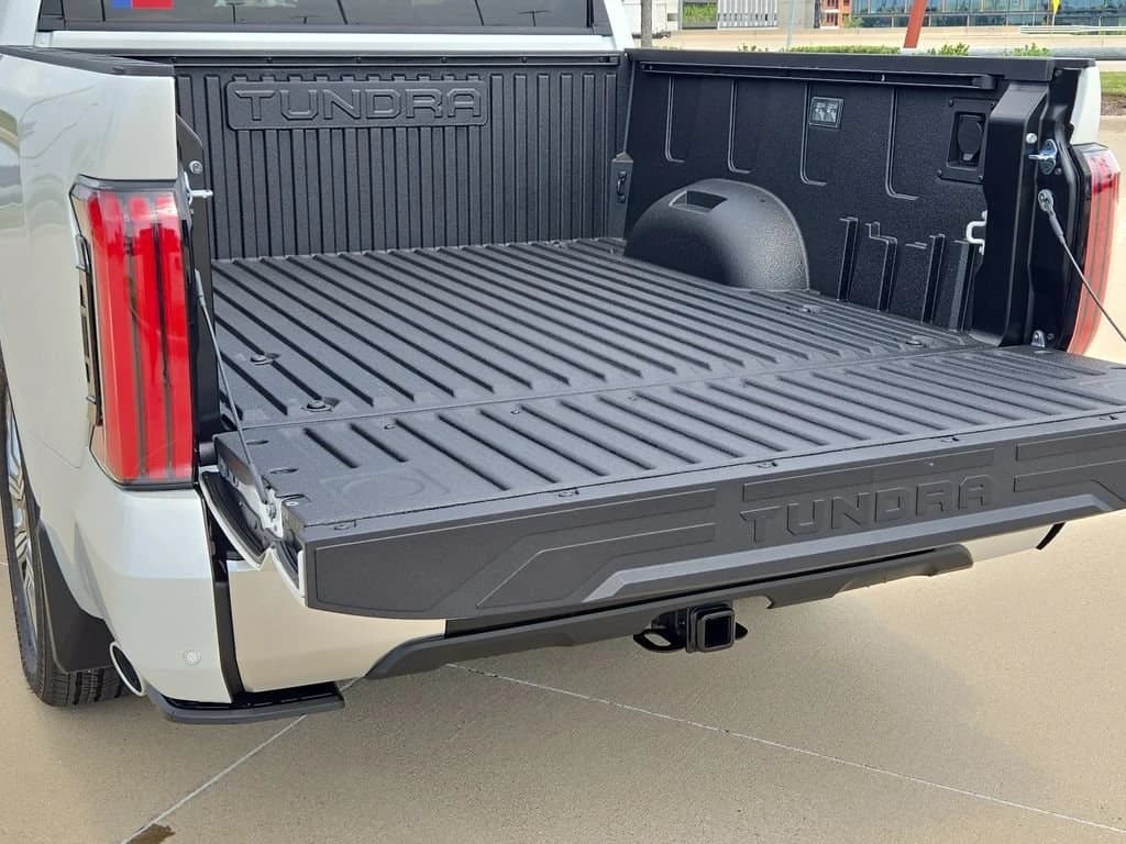 Toyota Tundra 4WD Capstone Hybrid CrewMax 5.5' Bed (Natl) 2026 — side view