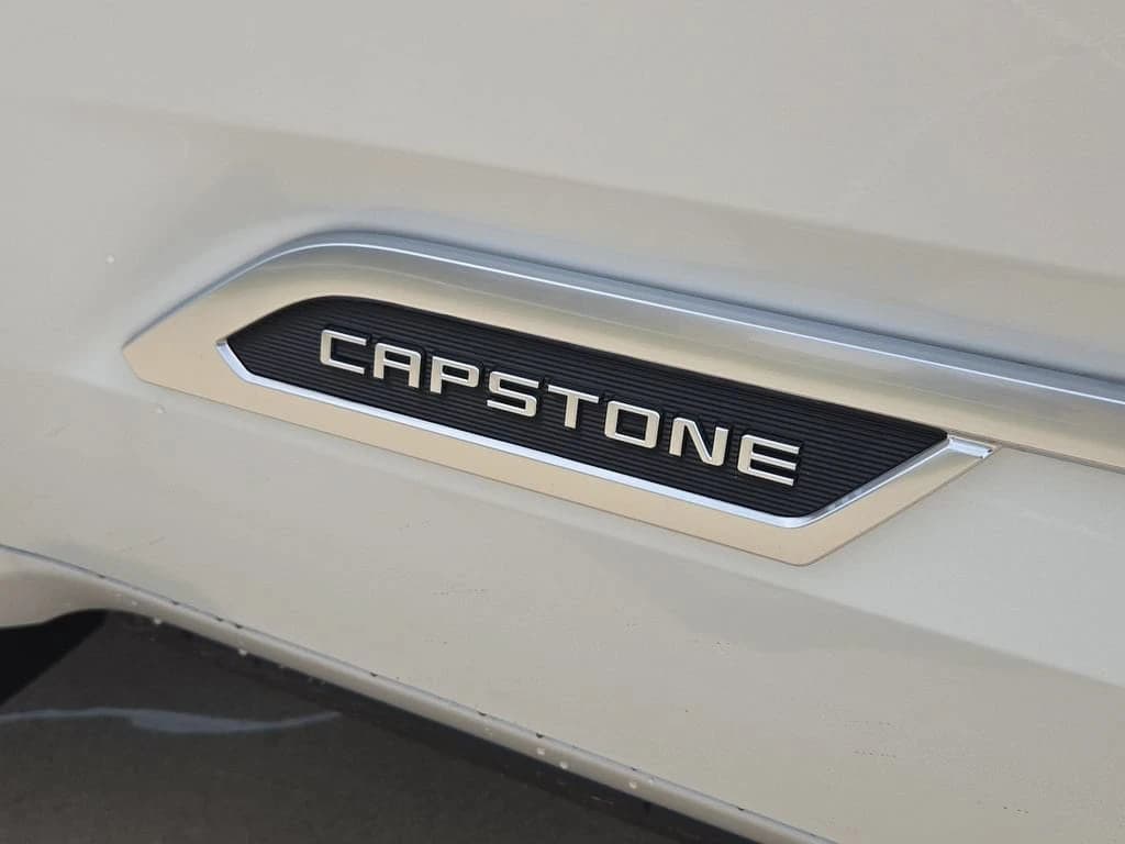 Toyota Tundra 4WD Capstone Hybrid CrewMax 5.5' Bed (Natl) 2026 — side view