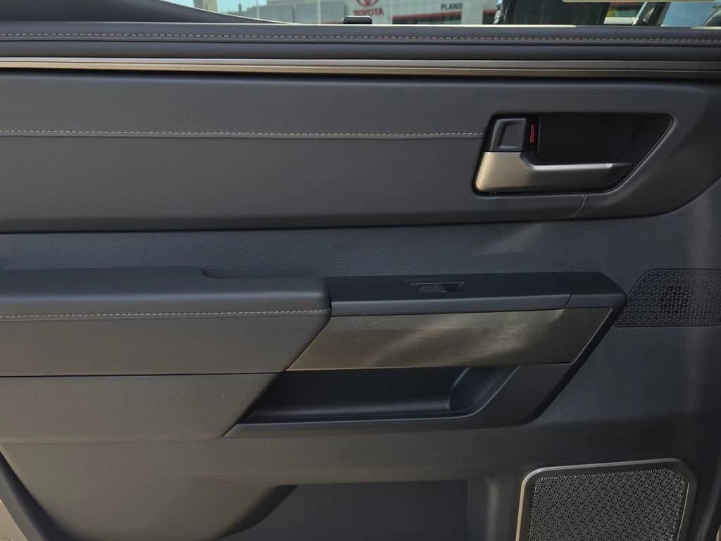 Toyota Tundra 4WD Capstone Hybrid CrewMax 5.5' Bed (Natl) 2026 — side view