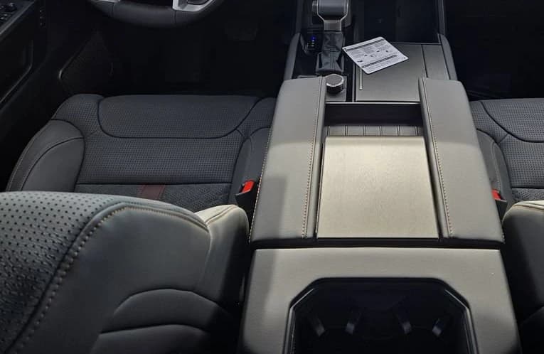Toyota Tundra 4WD Capstone Hybrid CrewMax 5.5' Bed (Natl) 2026 — side view