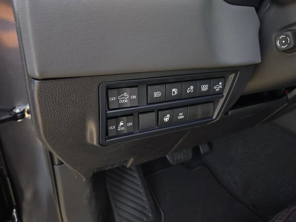 Toyota Tundra 4WD Capstone Hybrid CrewMax 5.5' Bed (Natl) 2026 — side view
