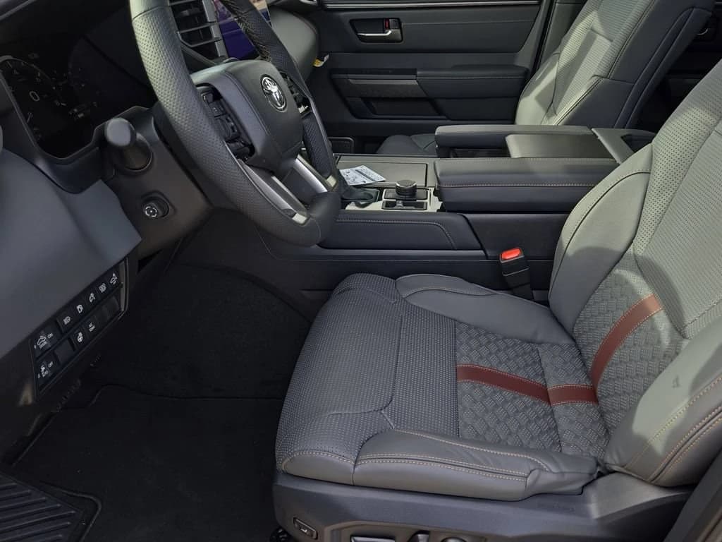 Toyota Tundra 4WD Capstone Hybrid CrewMax 5.5' Bed (Natl) 2026 — side view