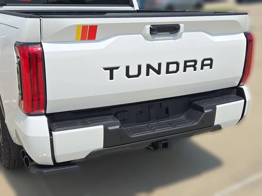 Toyota Tundra 4WD Limited CrewMax 5.5' Bed (Natl) 2026 — side view