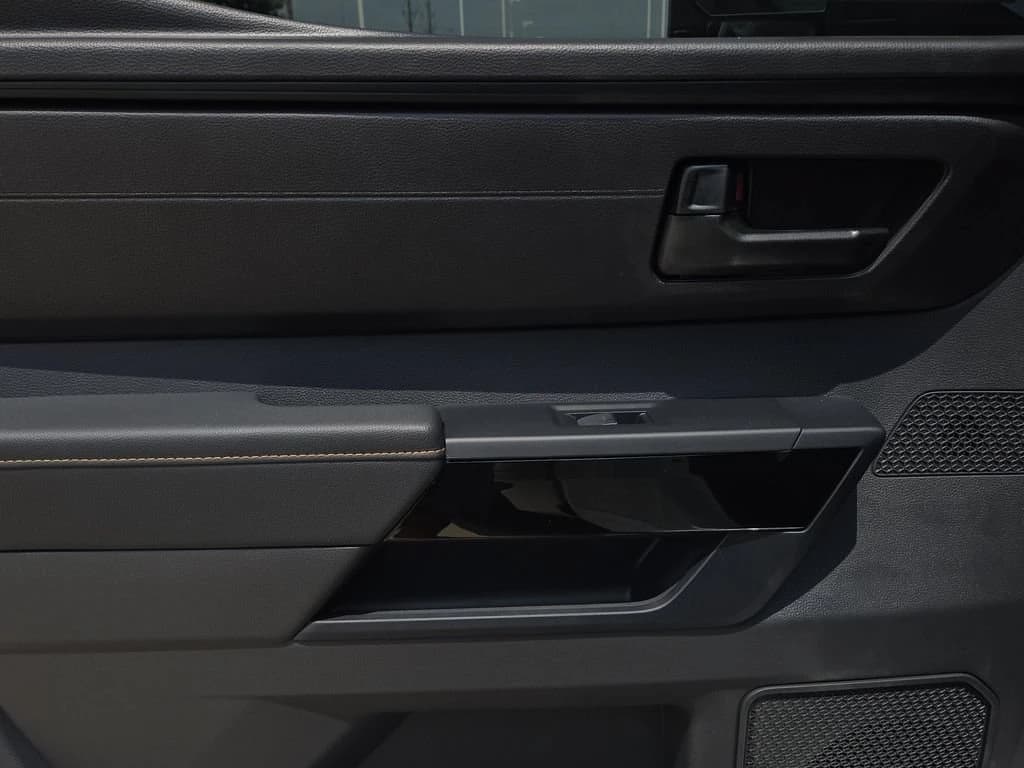 Toyota Tundra 4WD Limited CrewMax 5.5' Bed (Natl) 2026 — side view