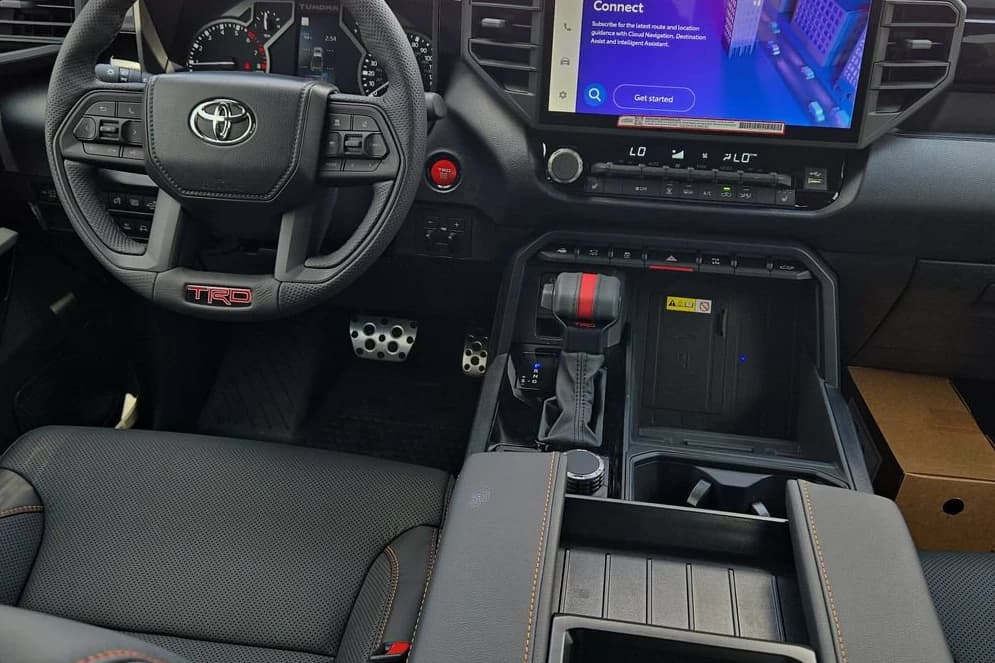 Toyota Tundra 4WD Limited CrewMax 5.5' Bed (Natl) 2026 — side view