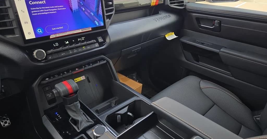 Toyota Tundra 4WD Limited CrewMax 5.5' Bed (Natl) 2026 — side view