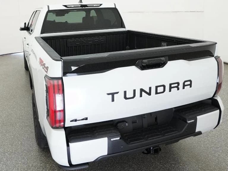 Toyota Tundra 4WD Platinum CrewMax 5.5' Bed (Natl) 2026 — side view