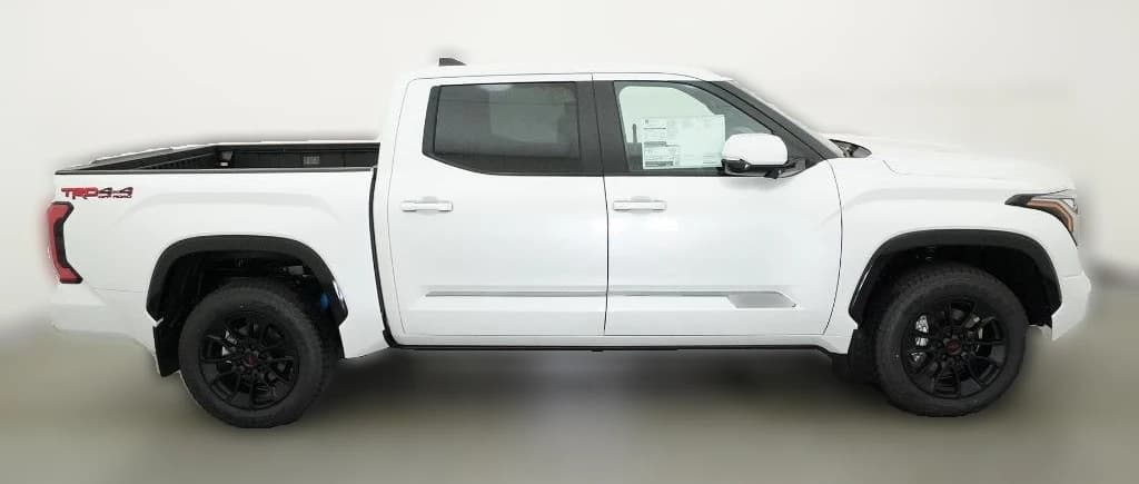 Toyota Tundra 4WD Platinum CrewMax 5.5' Bed (Natl) 2026 — side view