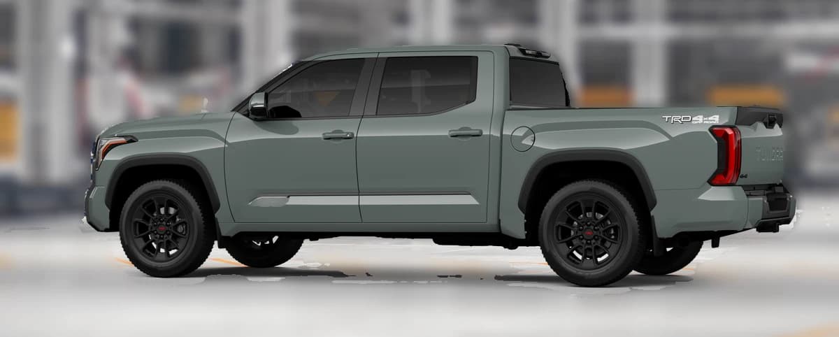 Toyota Tundra 4WD Platinum CrewMax 5.5' Bed (Natl) 2026 — side view