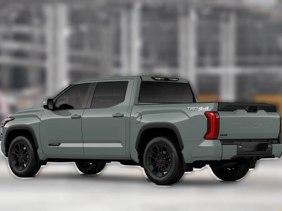 Toyota Tundra 4WD Platinum CrewMax 5.5' Bed (Natl) 2026 — side view