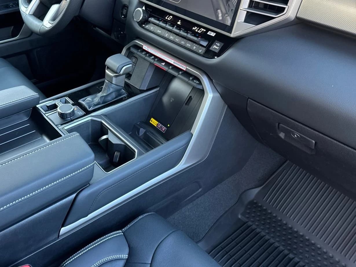 Toyota Tundra 4WD Limited CrewMax 5.5' Bed (Natl) 2026 — side view