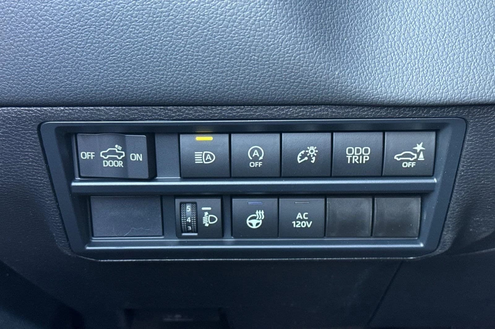 Toyota Tundra 4WD Limited CrewMax 5.5' Bed (Natl) 2026 — side view