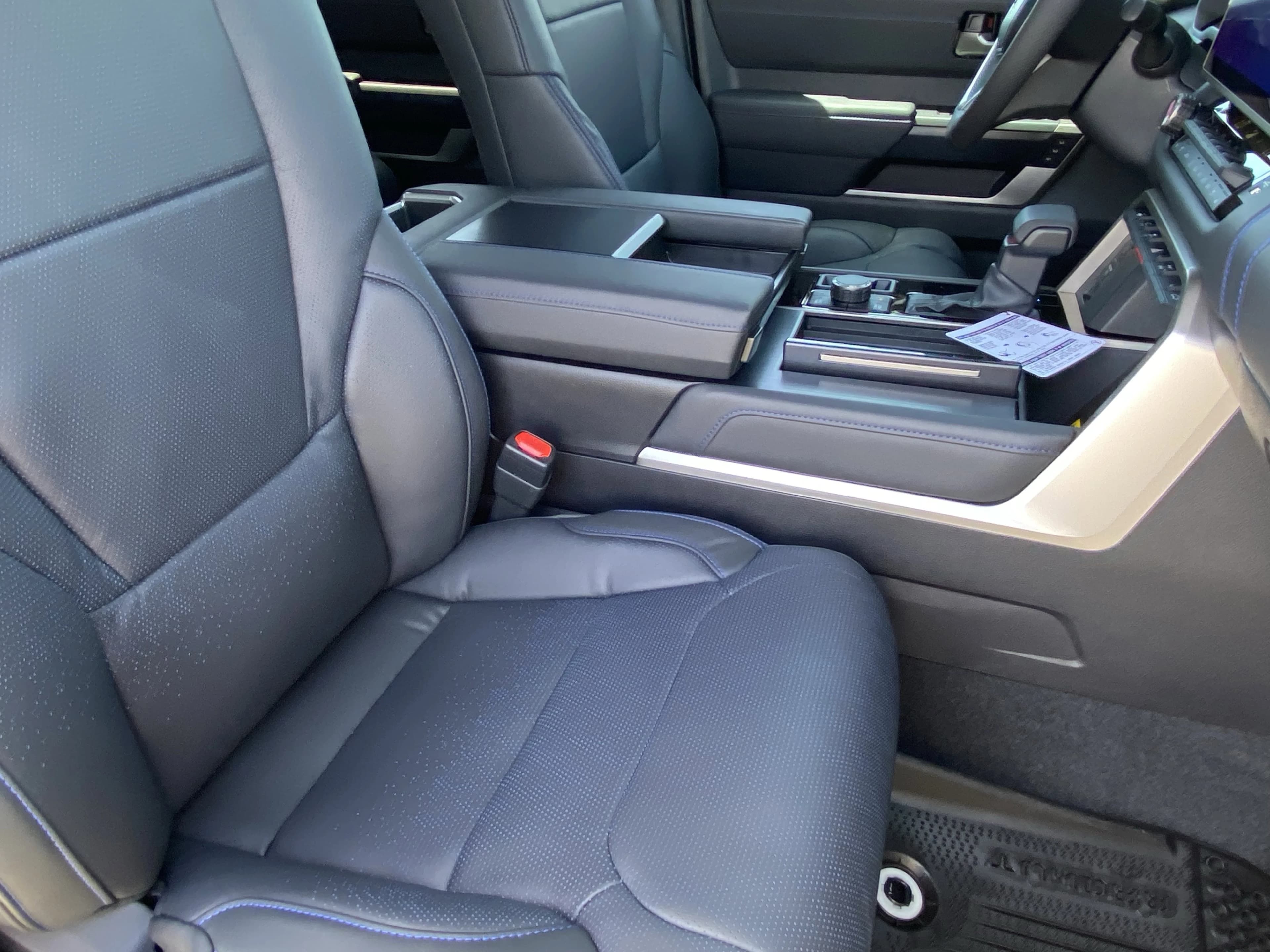 Toyota Tundra 4WD Platinum CrewMax 5.5' Bed (Natl) 2026 — side view