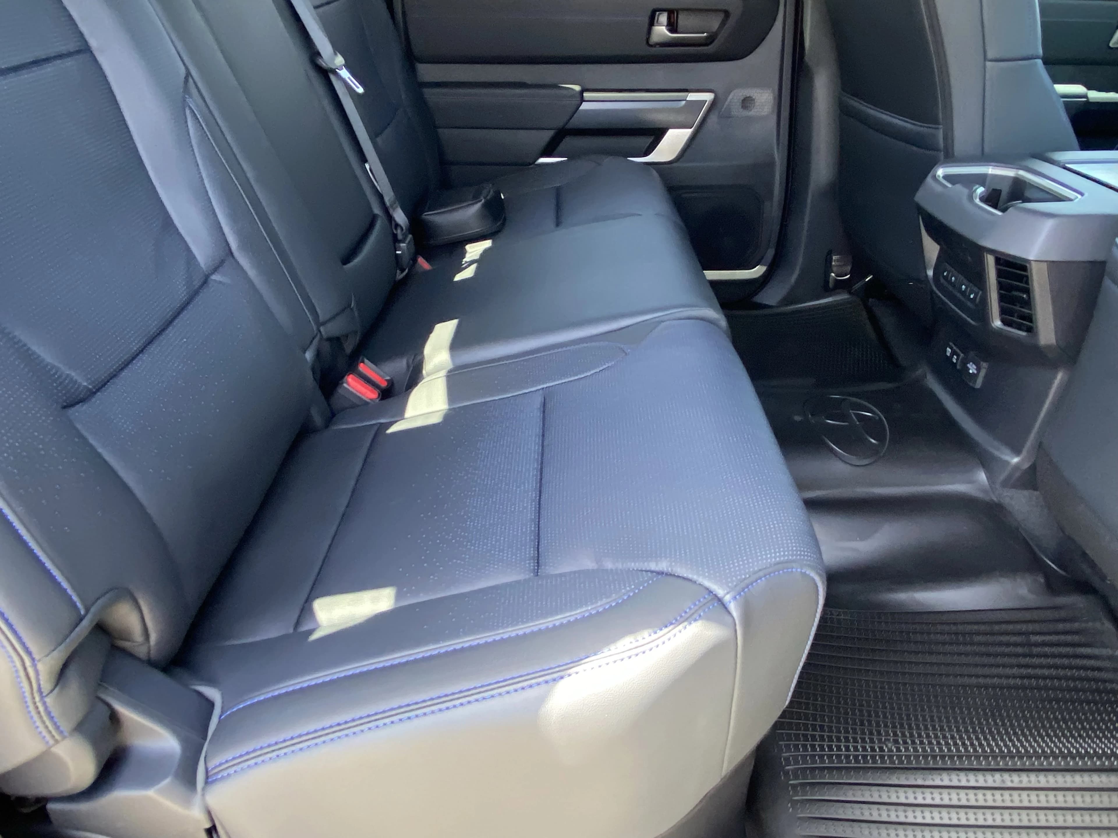 Toyota Tundra 4WD Platinum CrewMax 5.5' Bed (Natl) 2026 — side view
